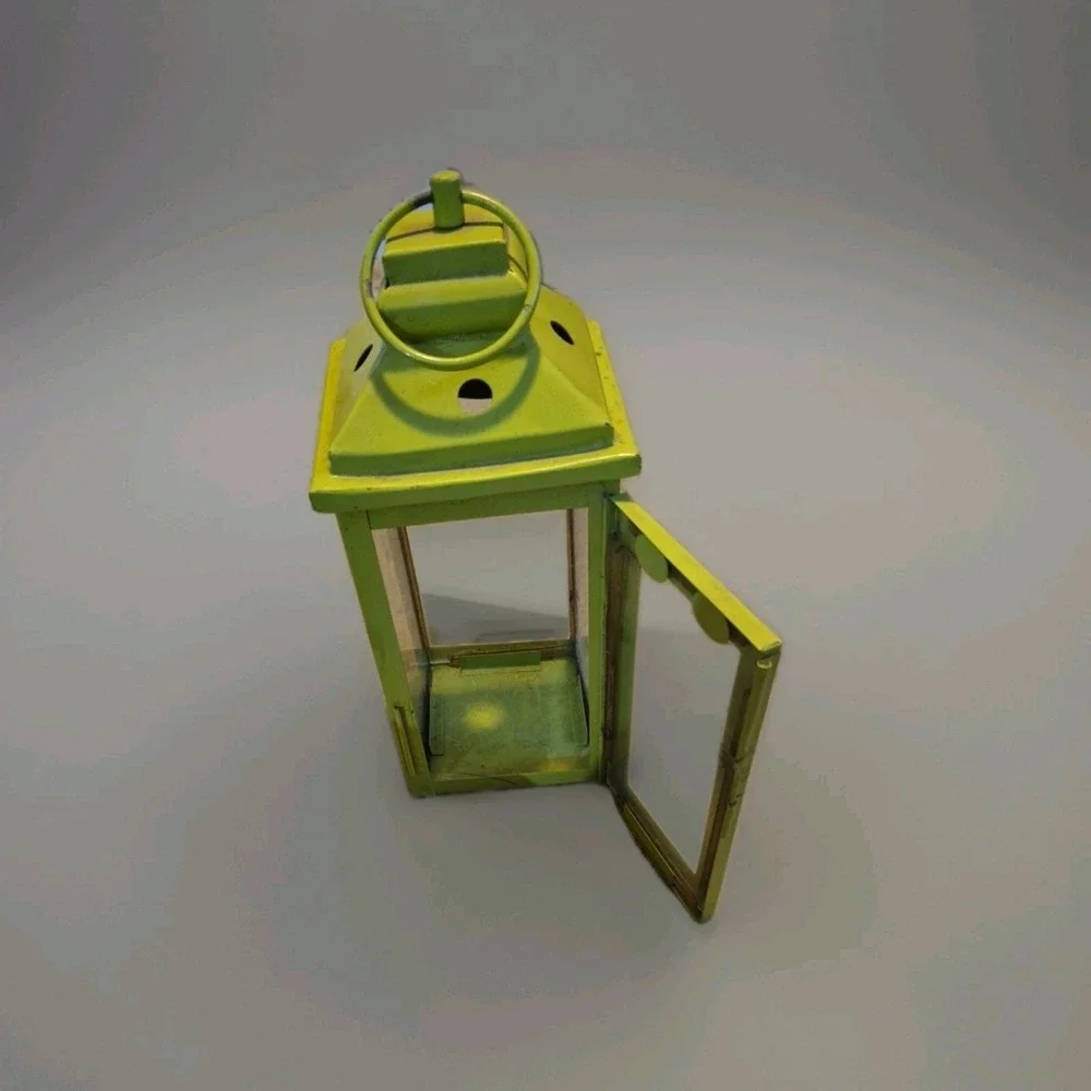 METAL‎ GREEN DECORATIVE LANTERN